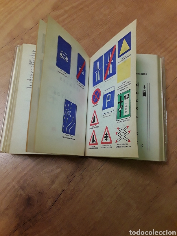 Coches y motocicletas: CODIGO DE LA CIRCULACION - Ediciones Celta 1971. - Foto 2