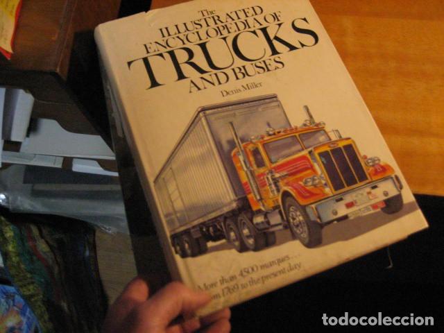 Coches y motocicletas: THE ILLUSTRATED ENCYCLOPEDIA OF TRUCKS AND BUSES.