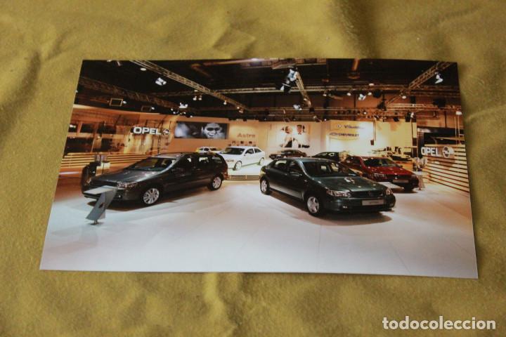 Coches y Motocicletas: Fotograf&iacute;a publicitaria Opel Astra, sal&oacute;n expositor.