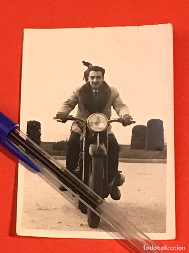 Coches y Motocicletas: MOTO CON SE&Ntilde;OR JARDINES A&Ntilde;O 1954 DEDICATORIA - FOTO FOTOGRAFIA ANTIGUA