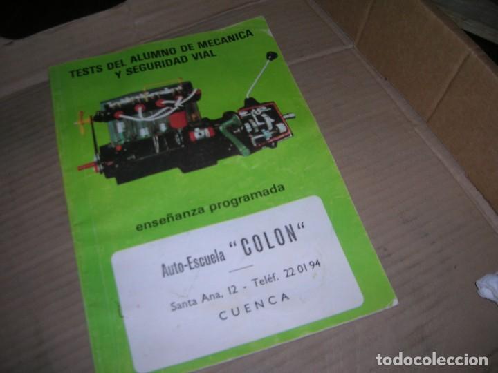 Carros e motociclos: Tests del alumno de mec&aacute;nica y seguridad vial. Auto-Escuela &rdquo;Col&oacute;n&rdquo;. Santa Ana, 12 - Cuenca. 1980.