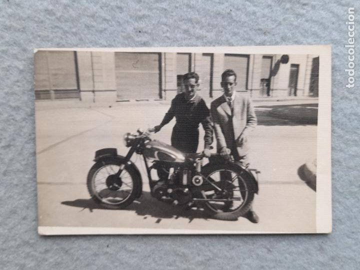 Autos und Motorr&auml;der: Fotograf&iacute;a antigua de Motocicleta