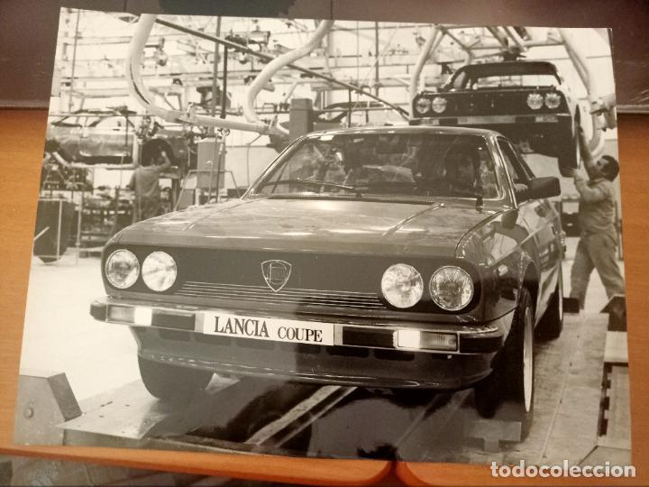 Coches y Motocicletas: LANCIA COUPE 1975 LAMINA ILUSTRADA LANZAMIENTO 24 X 18 CM FABRICA