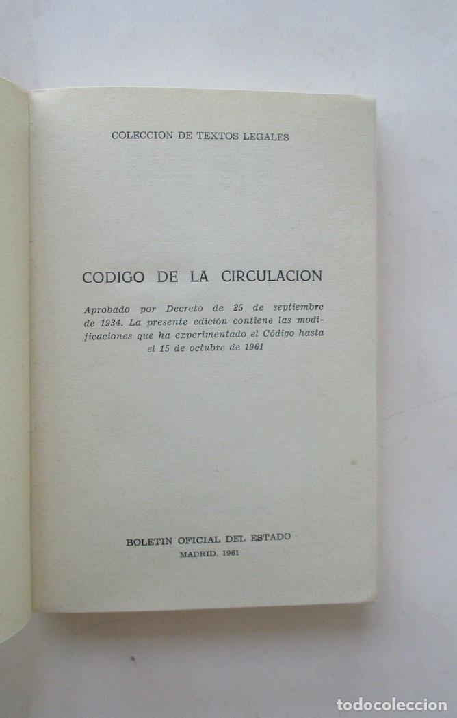Coches y motocicletas: CODIGO DE LA CIRCULACION 1961 - Foto 2