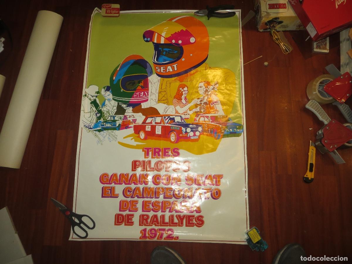 Coches y motocicletas: POSTER DE SEAT 3 PILOTOS GANAN CAMPEONATO ESPA&Ntilde;A RALLIES DE 1972 DE 68X97 CMS BUEN ESTADO,BARATO