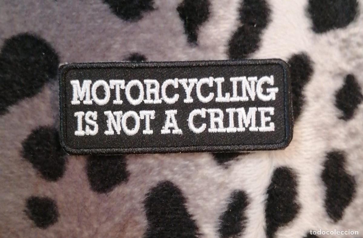 Automobili e Motociclette: Parche Bordado Termoadhesivo -MOTORCYCLING IS NOT A CRIME - HARLEY BIKERS 7,50 X 3,00 CTMS.