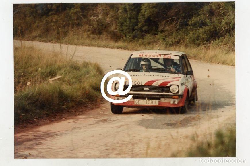 Coches y motocicletas: FOTO COCHE FORD FIESTA PILOTO SERVIA SABATE RALLYE SEGURA VIUDAS A&Ntilde;O 1982