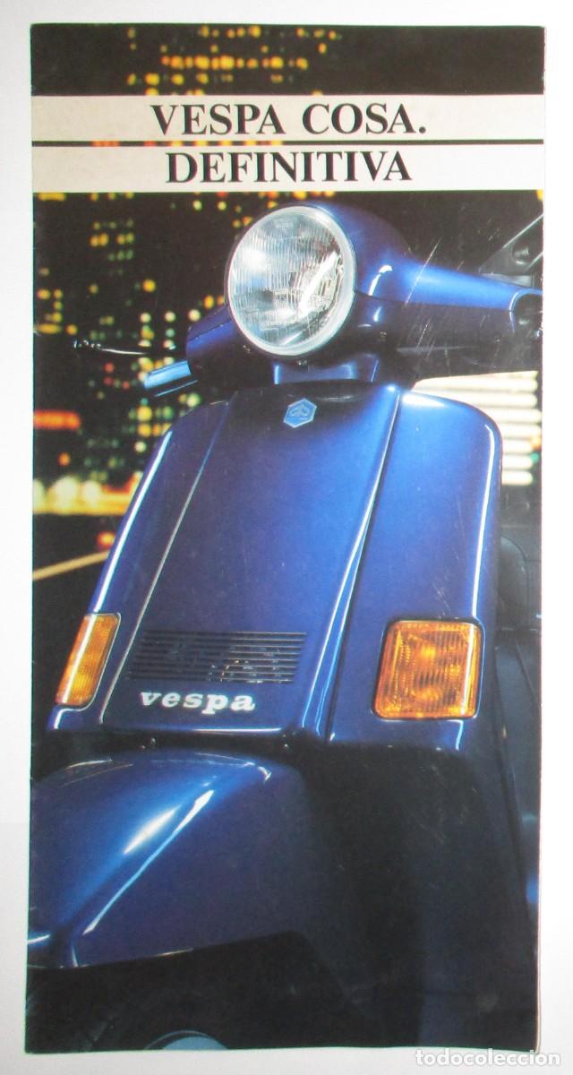 Coches y Motocicletas: VESPA COSA DEFINITIVA. FOLLETO PUBLICITARIO DESPLEGABLE ORIGINAL DE 1993.