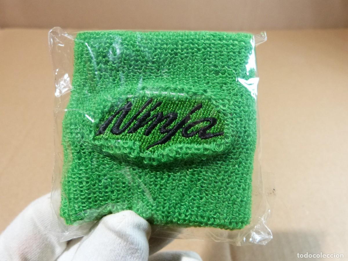 Cars and Motorcycles: Mu&ntilde;equera protector de deposito liquido de frenos Ninja para Kawasaki - Color verde ( Precintado )
