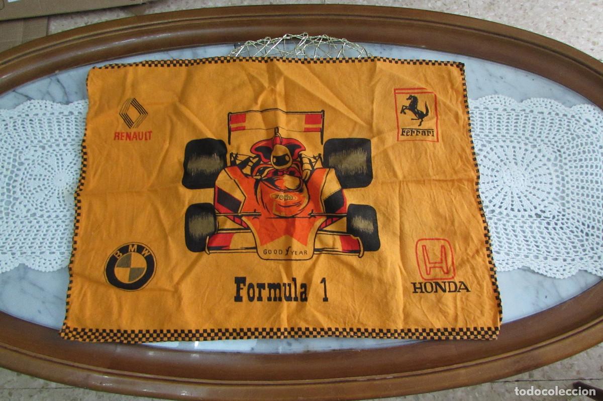 Coches y Motocicletas: ANTIGUO PA&Ntilde;UELO TELA NARANJA de coleccionista F&oacute;rmula 1 con logos de equipos.&nbsp;