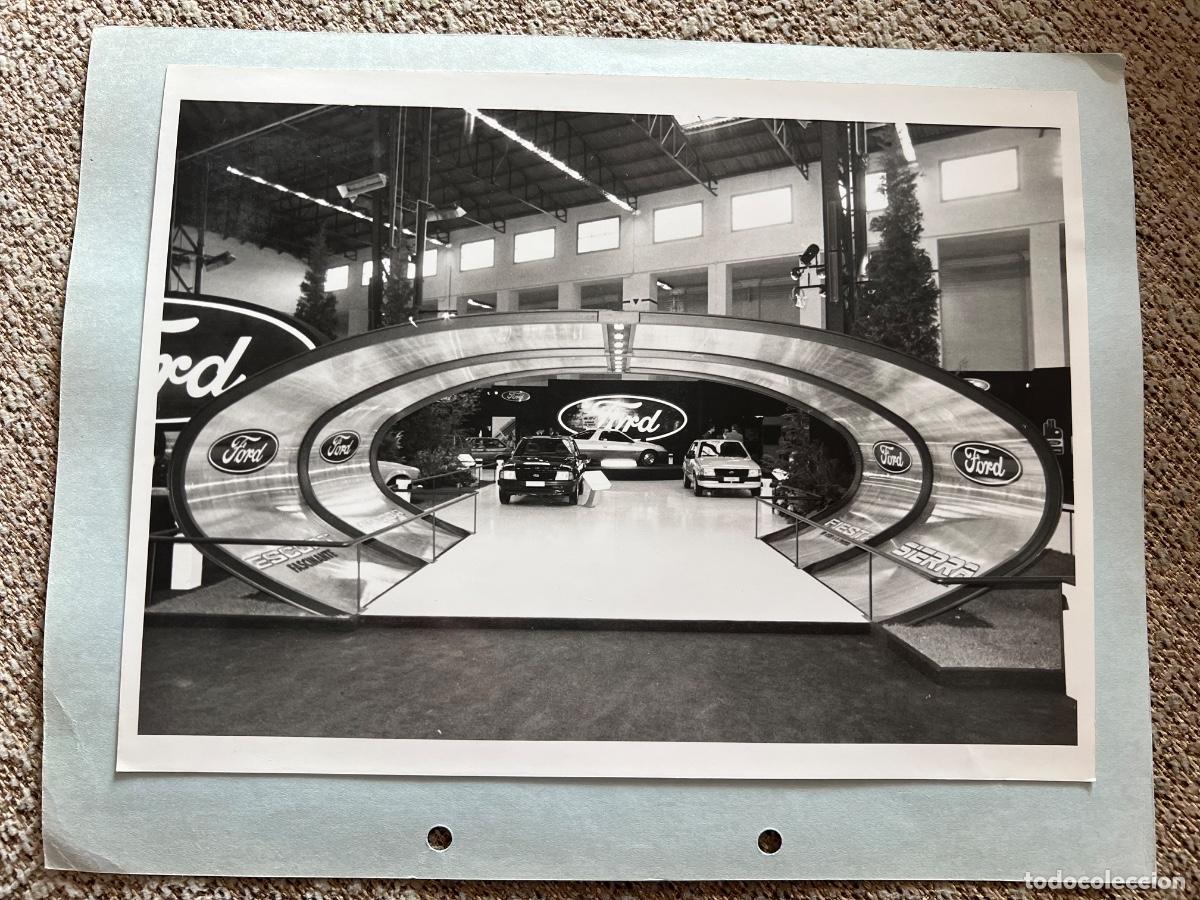 Cars and Motorcycles: 2 FOTOGRAFIAS ORIGINALES STAND FORD 1983 SALON AUTOMOVIL ESCORT GHIA