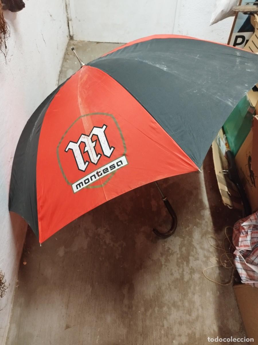 Coches y Motocicletas: Antiguo gran paraguas, parasol. Publicidad Montesa. Moto equip performance Race Wear. Con faltas.