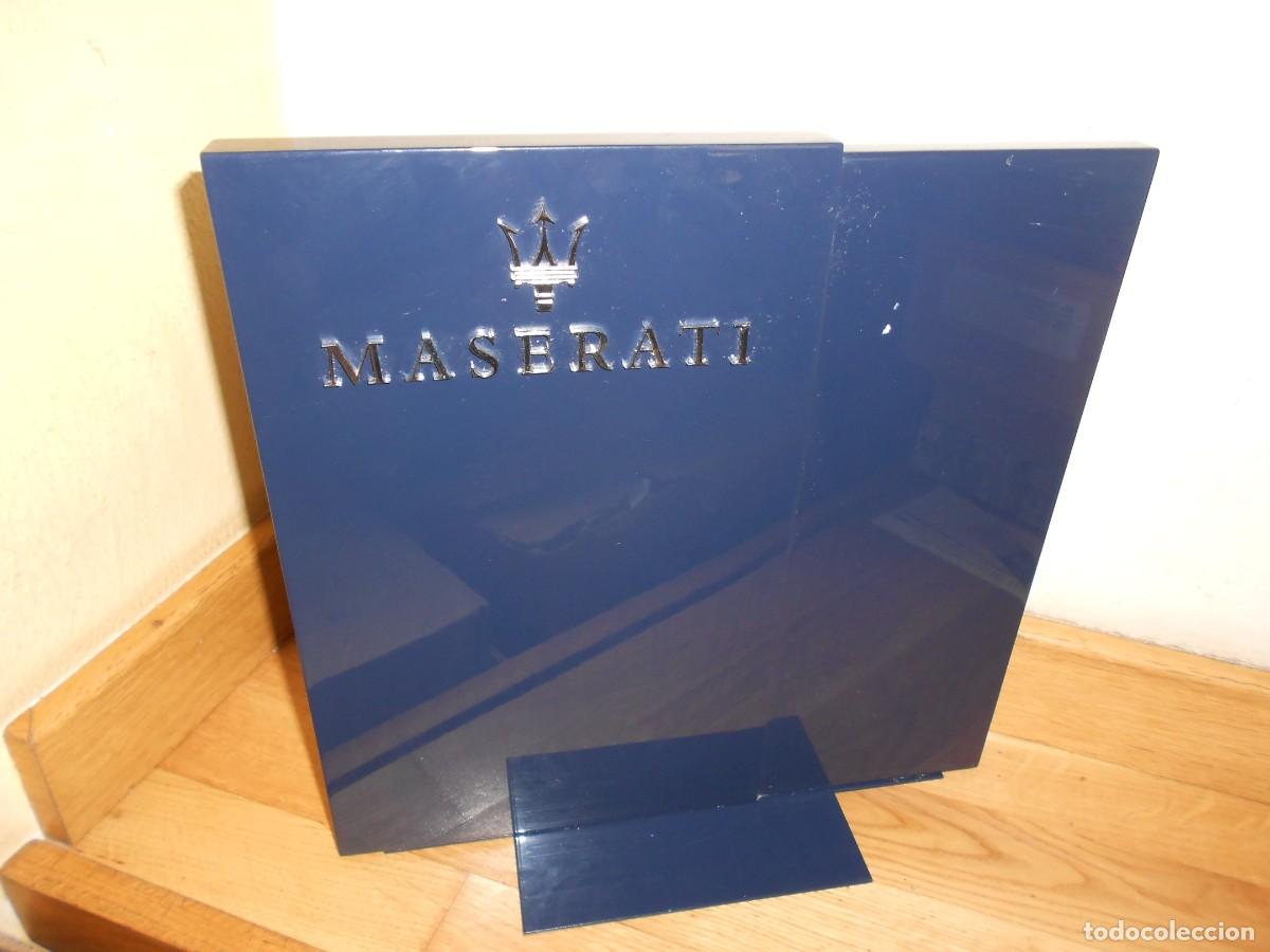 Coches y Motocicletas: CARTEL con el LOGO de MASERATI / LETRERO PUBLICITARIO de una RELOJERIA - 1&euro;y+