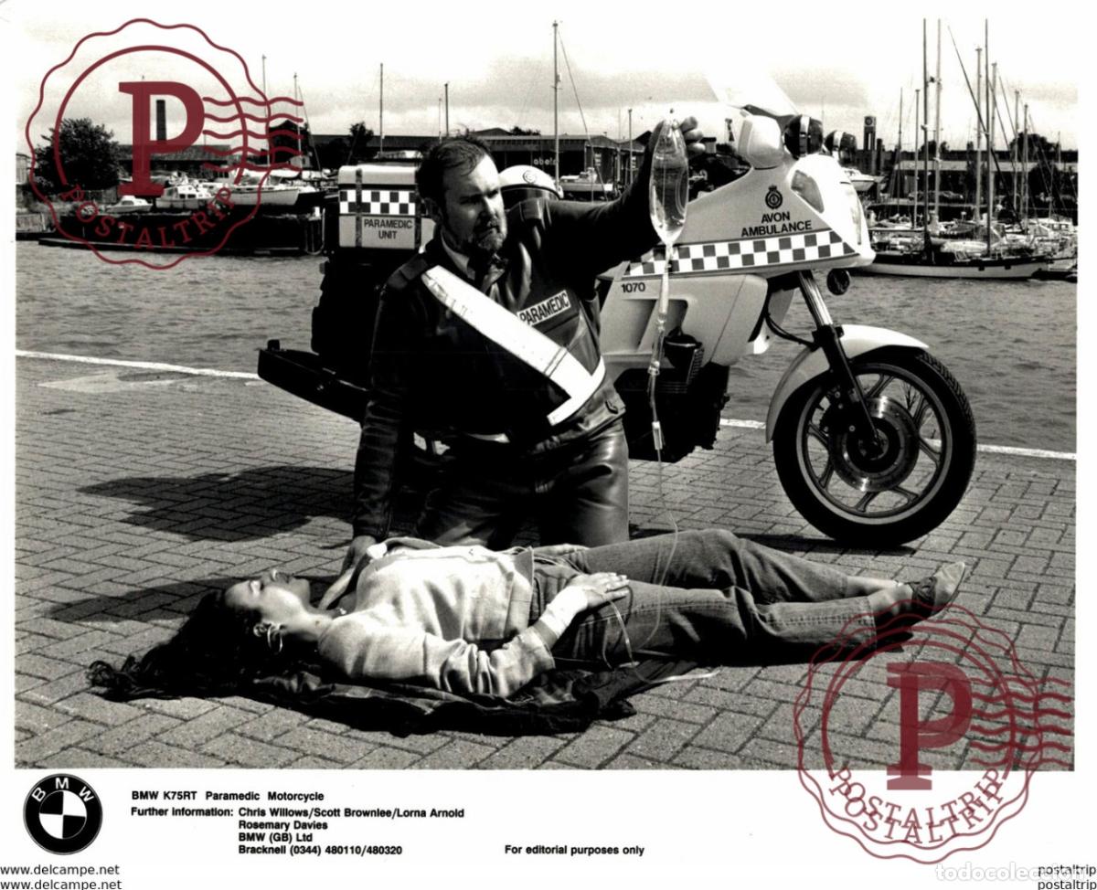 Carros e motociclos: B.M.W. PARAMEDIC MOTORCYCLE +-20cm*14cm Moto MOTOCROSS MOTORCYCLE Douglas J Jackson archive of motor