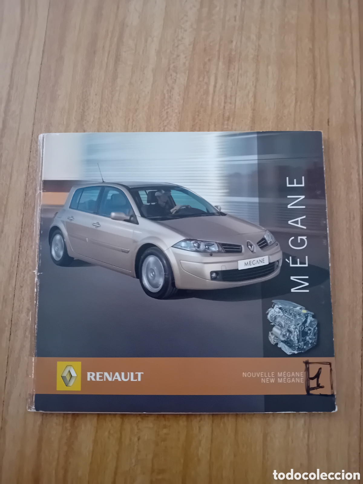 Coches y motocicletas: CD RENAULT MEGANE CON BANCO DE FOTOS DE USO INTERNO DE RENAULT. 2006