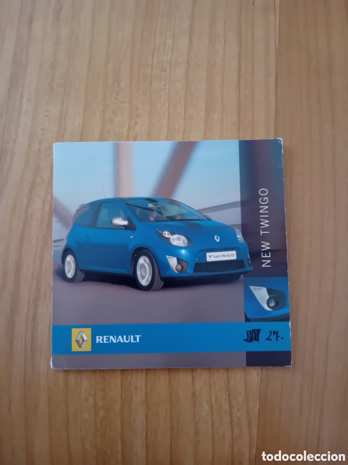 Coches y motocicletas: CD RENAULT TWINGO CON BANCO DE FOTOS DE USO INTERNO DE RENAULT. 2007