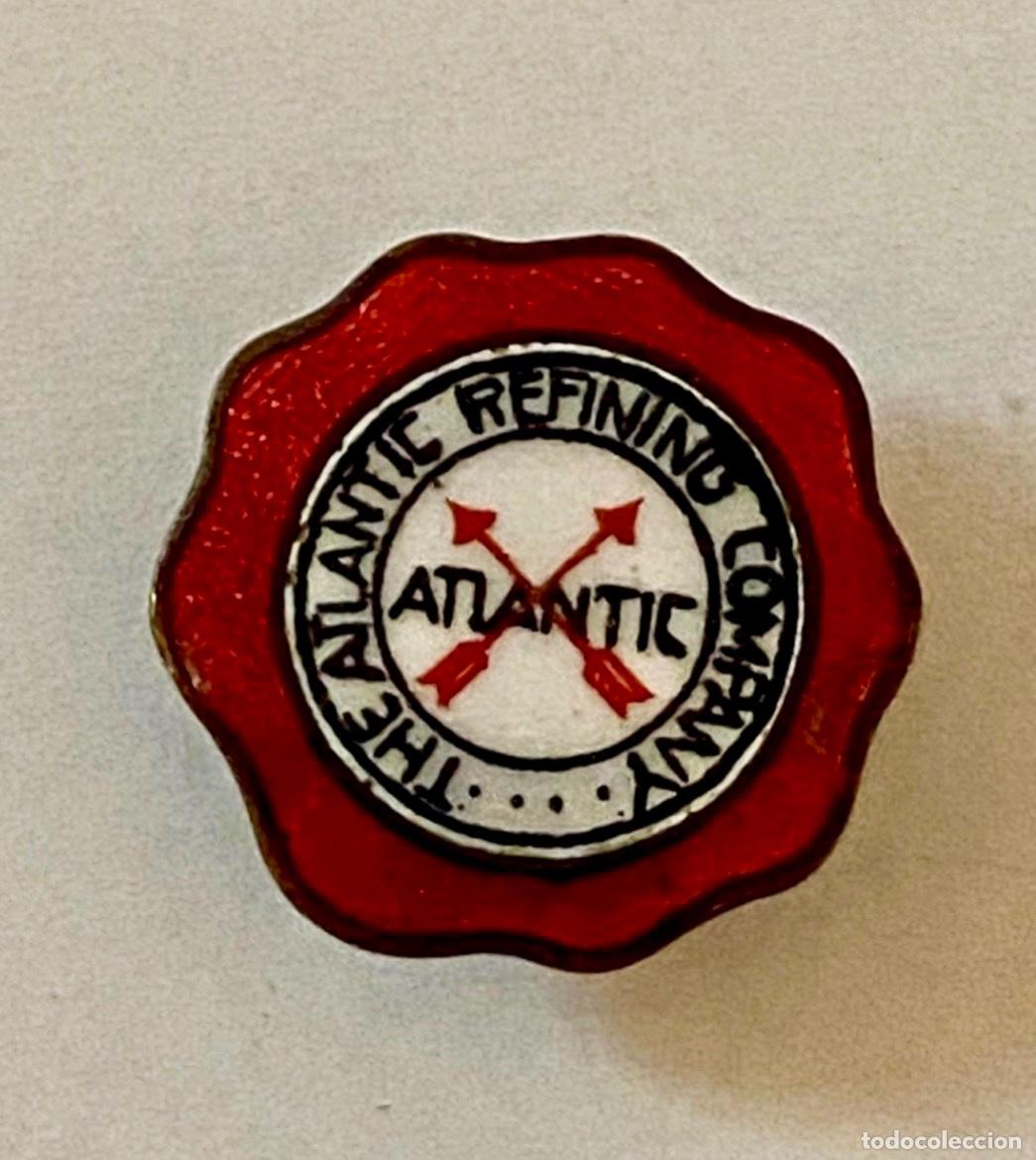 Coches y motocicletas: Antigua insignia de la Atlantic Refining Company - Gasolina Automovilismo