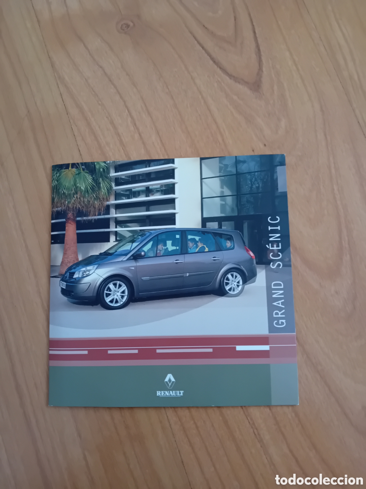 Coches y motocicletas: CD RENAULT GRAND SCENIC CON BANCO DE FOTOS DE USO INTERNO DE RENAULT. 2004