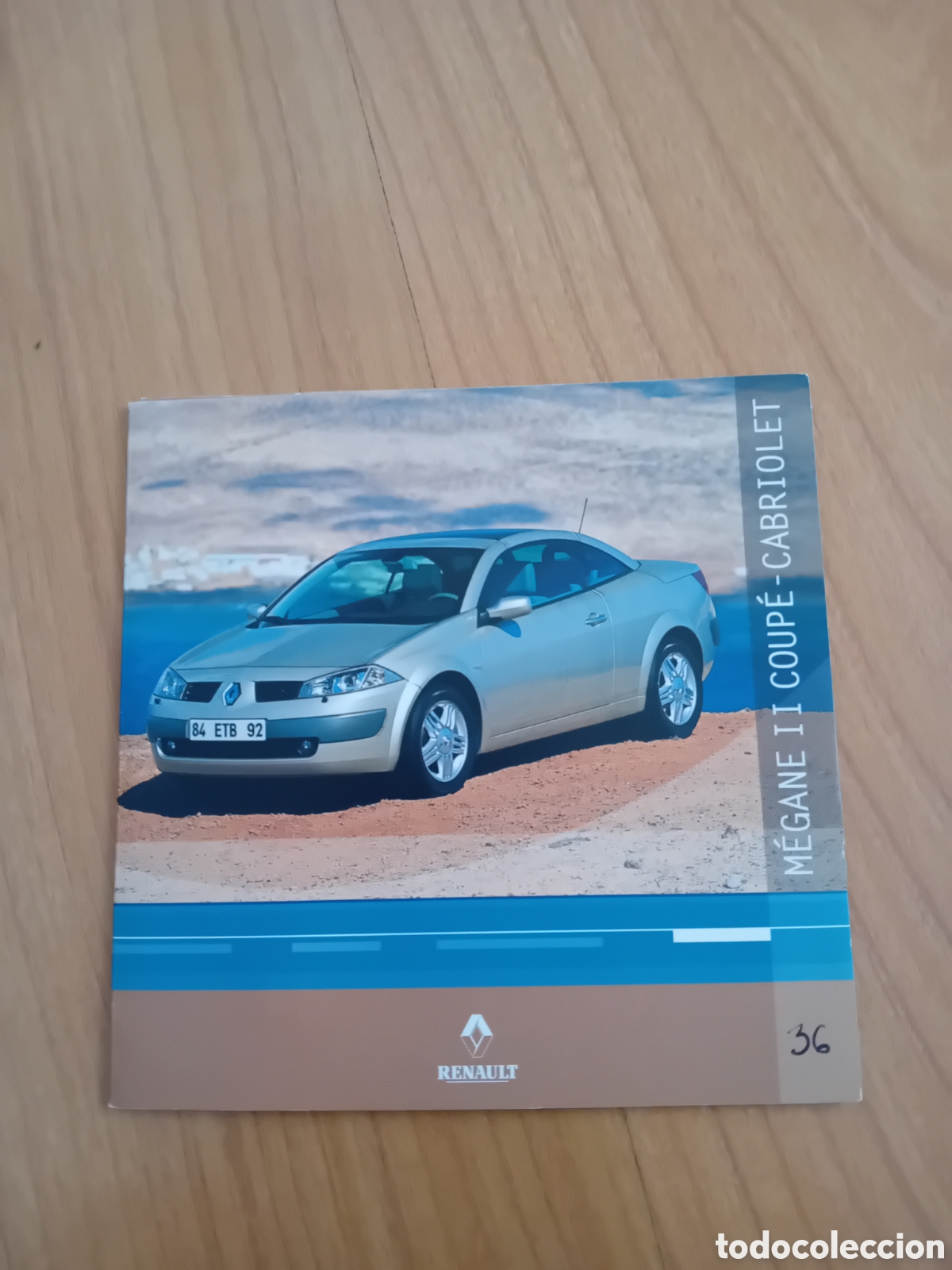 Coches y motocicletas: CD RENAULT MEGANE II COUP&Eacute; CABRIOLET CON BANCO DE FOTOS DE USO INTERNO DE RENAULT. DECADA 2000