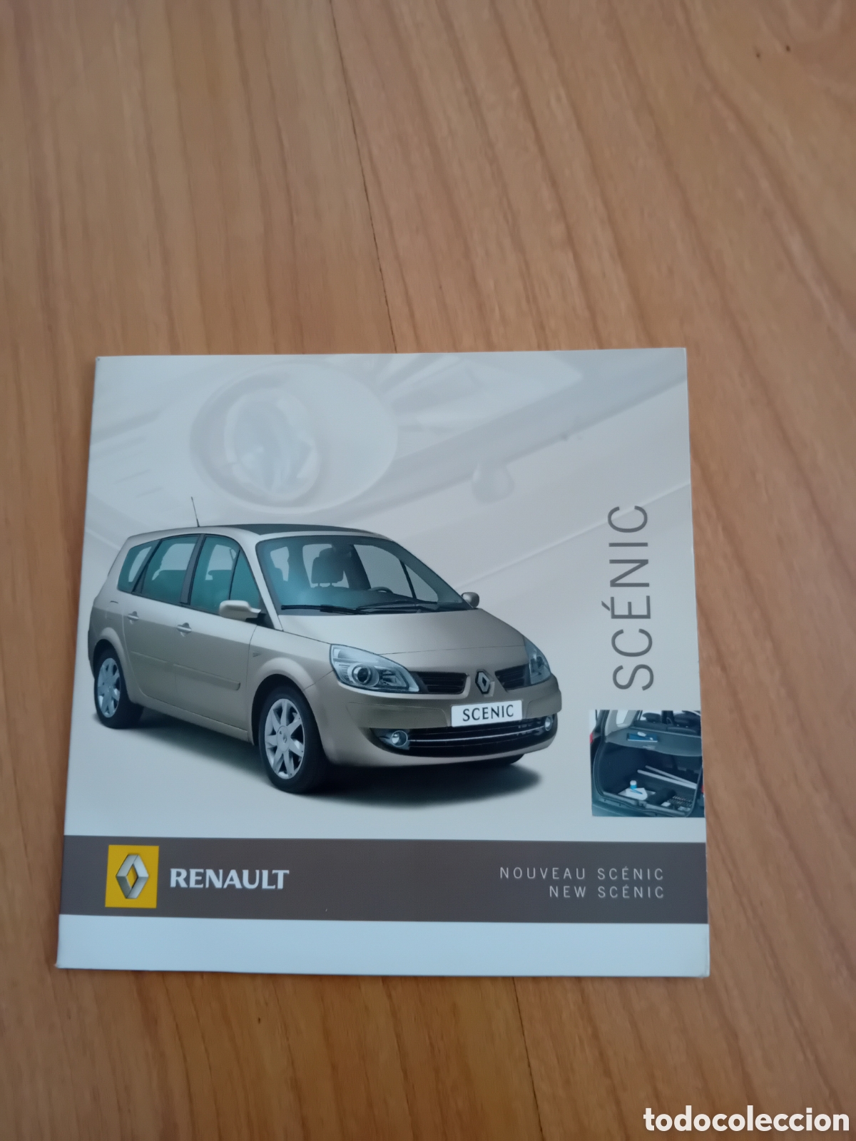 Coches y motocicletas: CD RENAULT SCENIC CON BANCO DE FOTOS DE USO INTERNO DE RENAULT. 2006