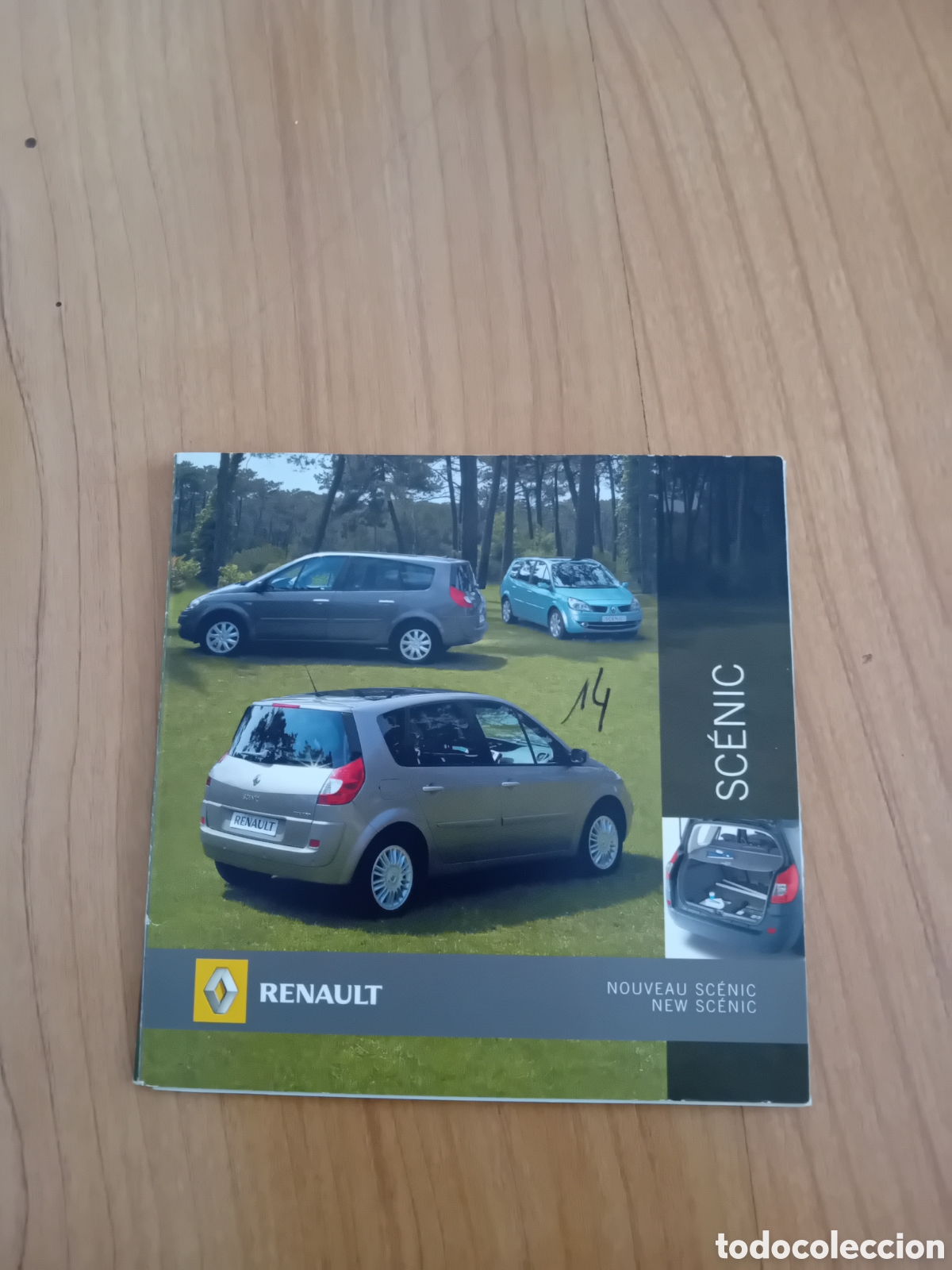 Coches y motocicletas: CD RENAULT SCENIC CON BANCO DE FOTOS DE USO INTERNO DE RENAULT. 2006