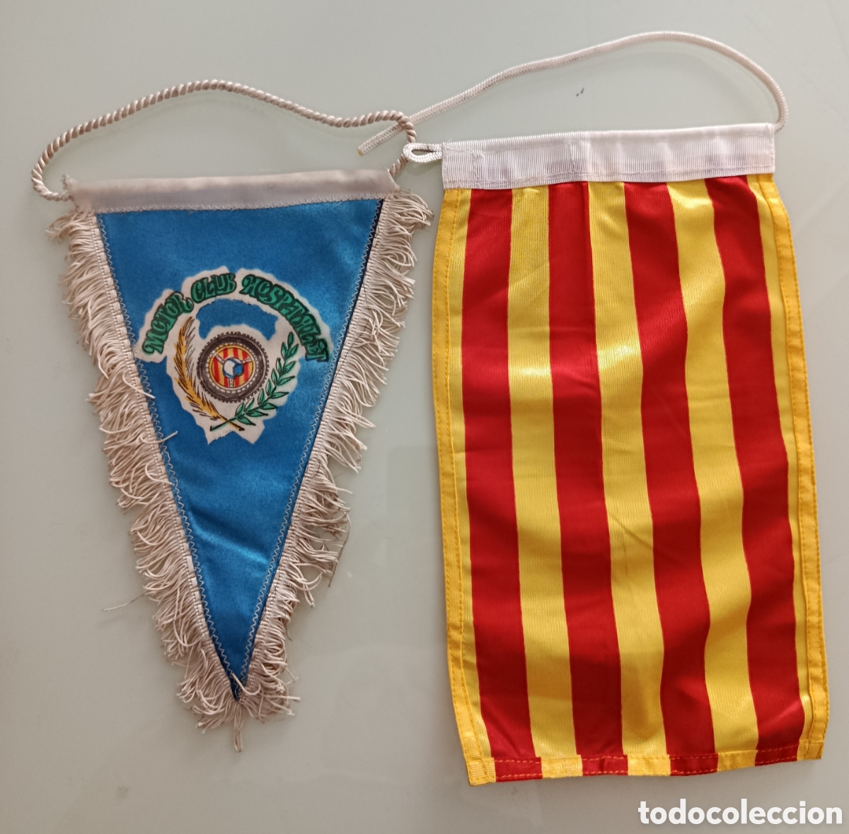Coches y motocicletas: 2 ANTIGUO BANDERIN MOTO VESPA CLUB DE ESPA&Ntilde;A HOSPITALET MOTOR CLUB PENNANT