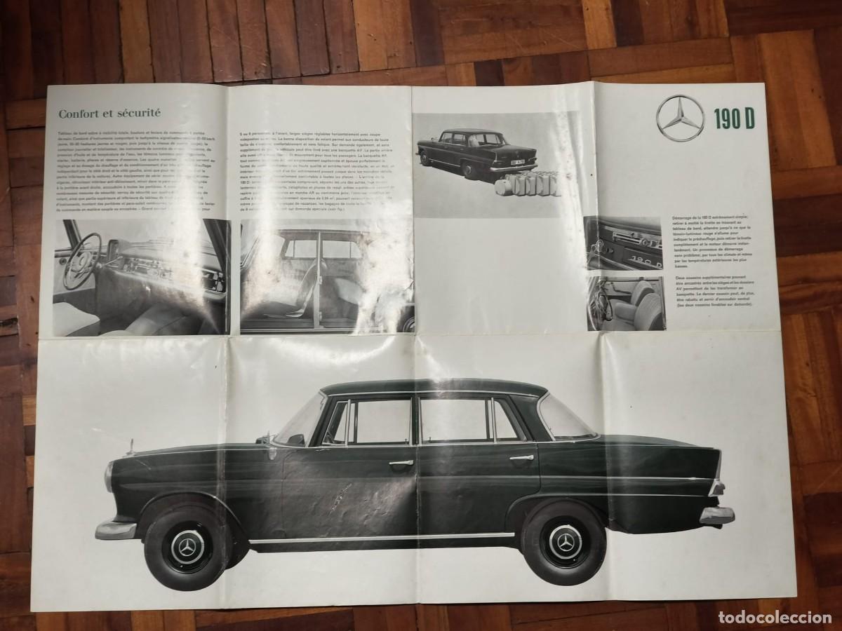 Coches y motocicletas: Gran desplegable publicitario Mercedes 190D. Desplegado mide 42x59cm