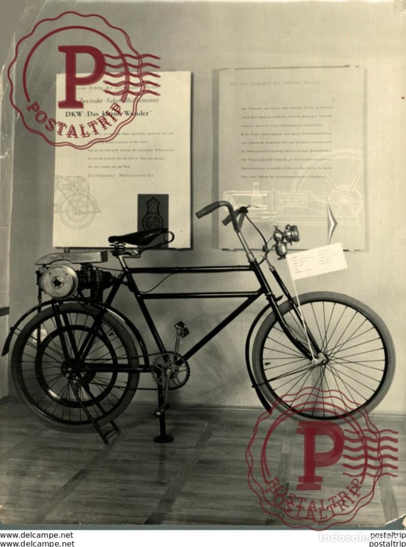 Coches y motocicletas: ZWEITAKT FAHRRADHILFSMOTOR WUNDER DKW ENGINE 24*18 cm Moto MOTOCROSS MOTORCYCLE Douglas J Jackson ar