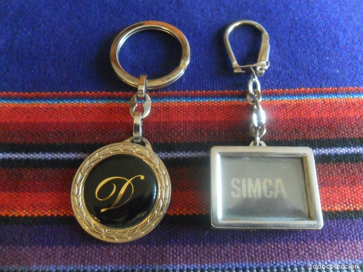 Coches y motocicletas: LLAVERO MARCA COCHE SIMCA A&Ntilde;OS 70. REGALO LLAVERO CON LETRA D MAY&Uacute;SCULA.