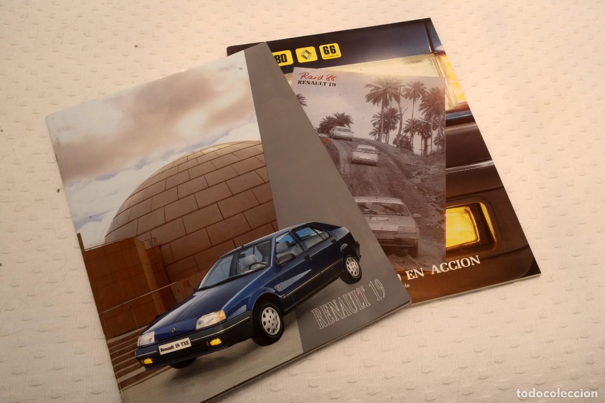 Coches y motocicletas: LOTE DE 2 cat&aacute;logos de publicidad originales Renault 19, hacia 1988