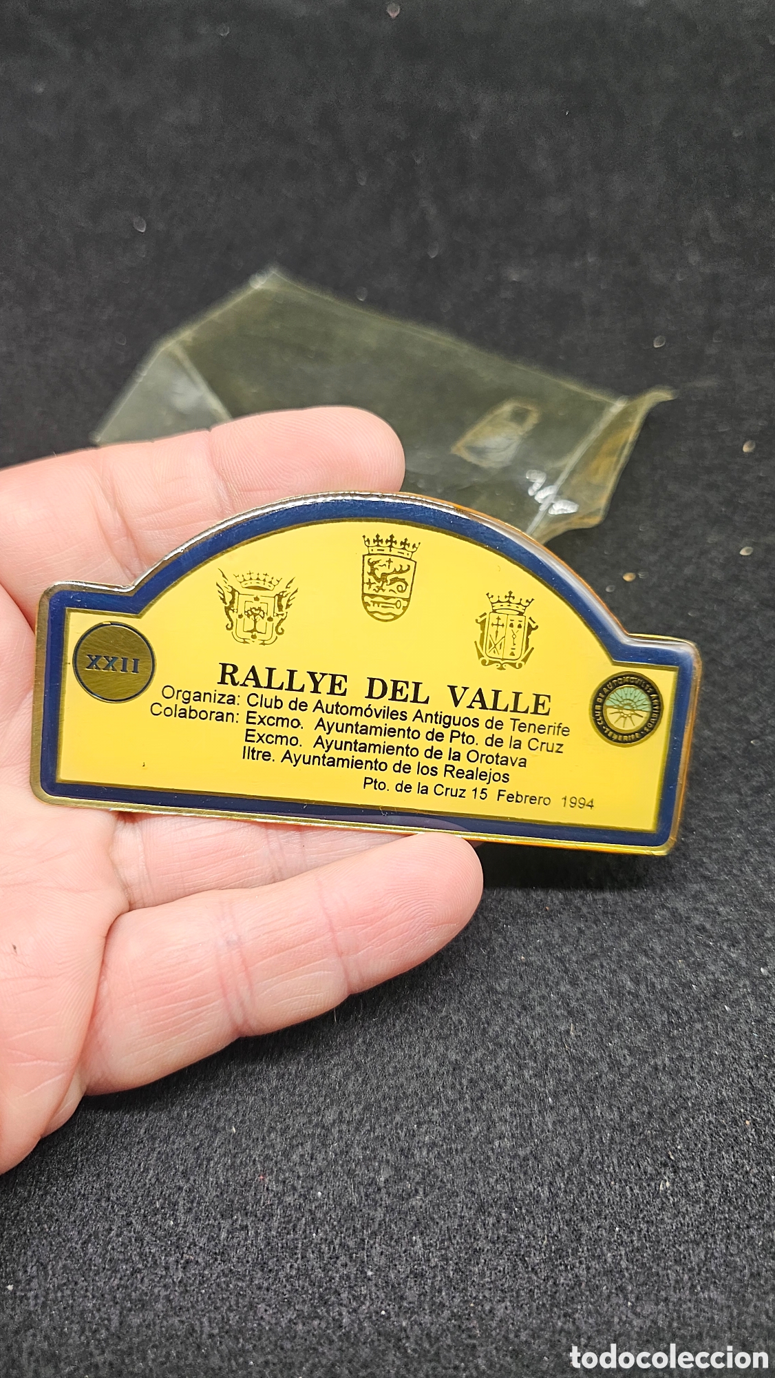 Carros e motociclos: placa conmemorativa met&aacute;lica del XXII Rallye del Valle celebrada en Tenerife