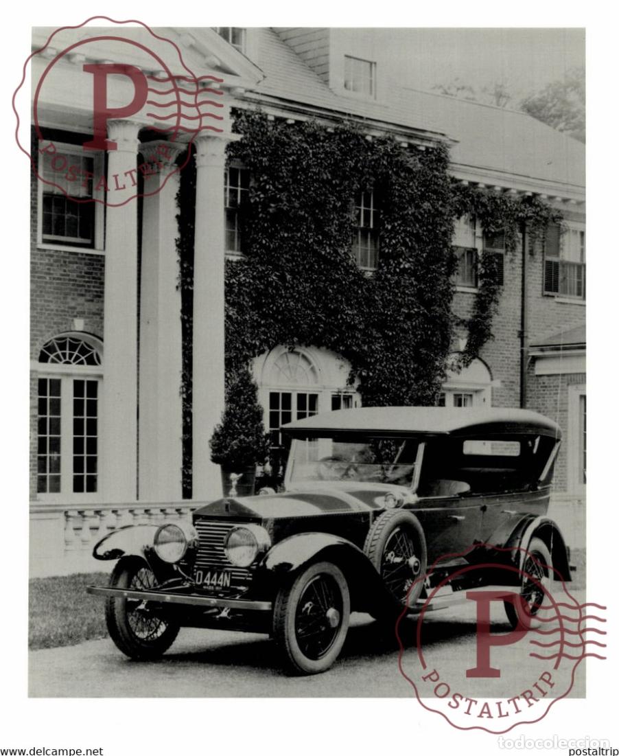 Coches y motocicletas: ROLLS ROYCE DEVANT LA BELLE MAISON VOITURE 20,5*25CM USA MOTOR CARS COCHES Bryan Goodman Collection
