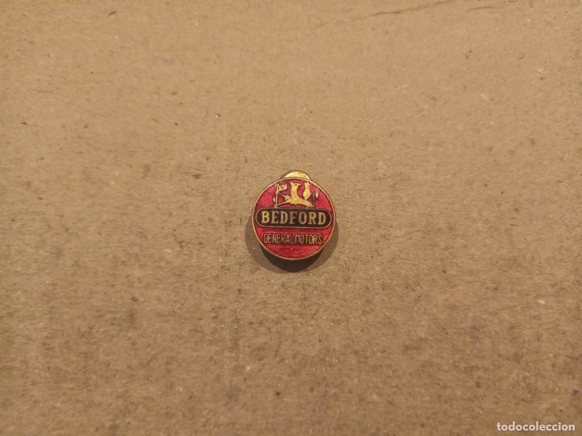 Coches y motocicletas: INSIGNIA COCHE AUTOMOVIL BEDFORD GENERAL MOTORS. AUTO
