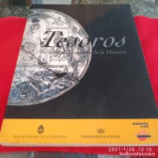 Catálogos y Libros de Monedas: CATÁLOGO DE TESOROS DE LA REAL ACADEMIA DE LA HISTORIA, EN EL PALACIO REAL DE MADRID 2001, 381 PÁG.. Lote 237292770