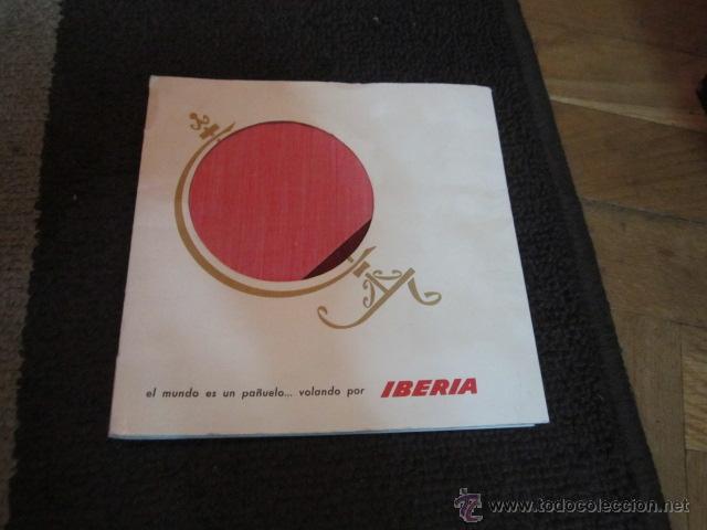 Catalogues publicitaires: Publicidad de Iberia, pa&ntilde;uelo de regalo - el mundo es un pa&ntilde;uelo volando por iberia 16.5 x16.5 CM.