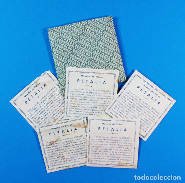 Werbekataloge: LOTE 5 ANTIGUAS MUESTRAS DE POLVOS PETALIA CON SOBRE (ROSA,NATURAL,RACHEL Y R.CLARO, BLANCO)