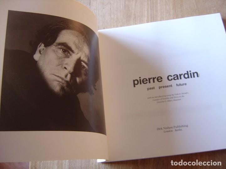 Cat&aacute;logos publicitarios: PIERRE CARDIN. PAST PRESENT FUTURE. 1990 - Foto 3