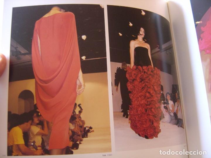 Cat&aacute;logos publicitarios: PIERRE CARDIN. PAST PRESENT FUTURE. 1990 - Foto 14