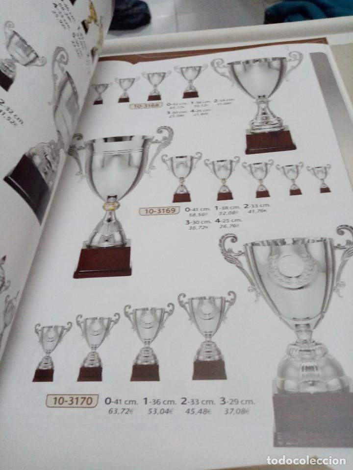 Cat&aacute;logos publicitarios: CATALOGO 2010. TROFEOS. COPA. EST10B1 - Foto 3