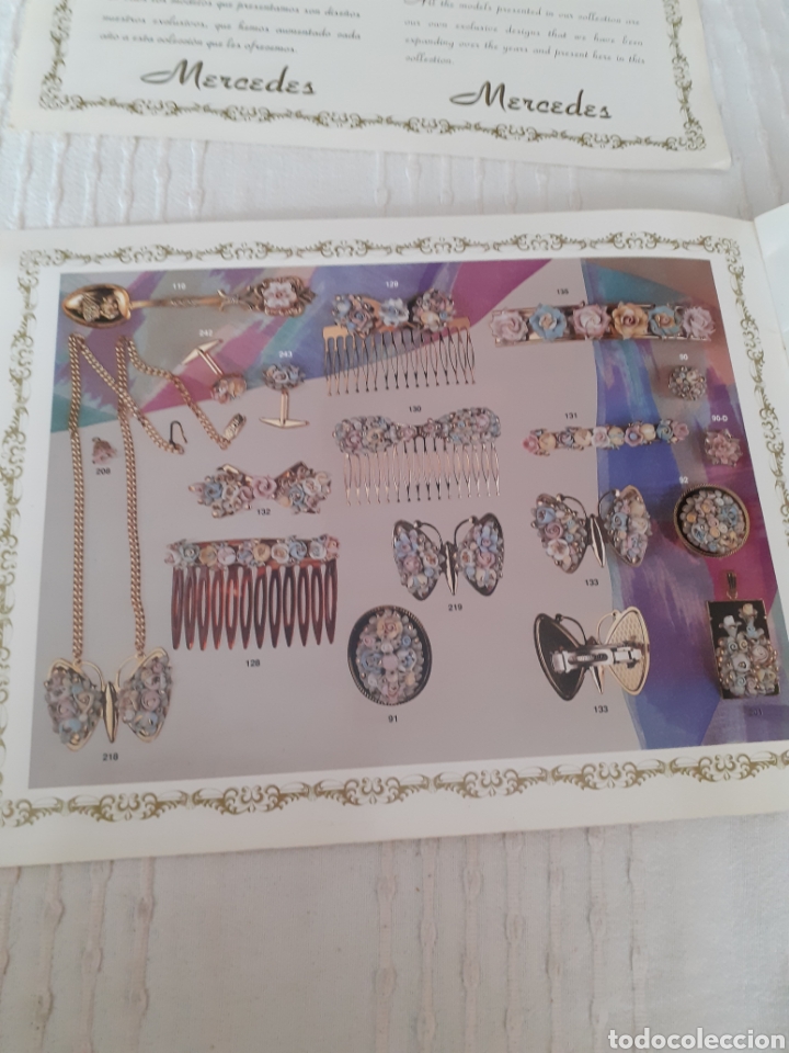 Werbekataloge: Catalogo bisuteria de Mercedes Alcacer,a&ntilde;os 90.Piezas de porcelana sobre chapado en oro.Ver fotos.