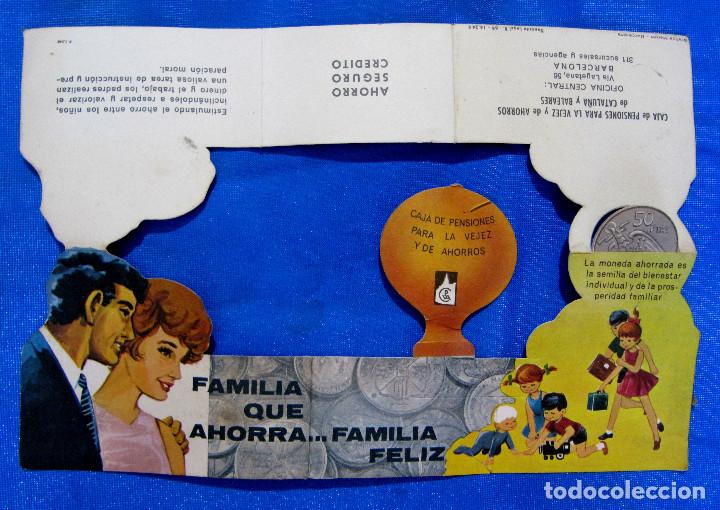 Cat&aacute;logos publicitarios: FAMILIA QUE AHORRA. CAJA DE PENSIONES PARA LA VEJEZ Y DE AHORROS. FOLLETO DESPLEGABLE 3D. 1969.
