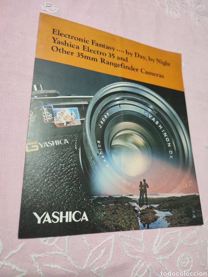 Werbekataloge: Folleto publicidad desplegable Yashica Electro 35 en ingl&eacute;s