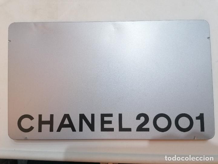 Cataloghi pubblicitari: CATALOGO PUBLICITARIO CHANEL COLECCION PRIMAVERA 2001 EN CAJA DE CHAPA CON 17 FOTOGRAFIAS