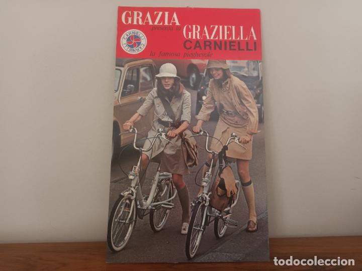 Cat&aacute;logos publicitarios: CARTEL DISPLAY BICICLETA GRAZIA GRAZIELLA CARNELLI LA FAMOSA PIEGHEVOLE.