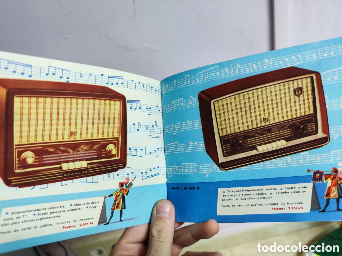 Cat&aacute;logos publicitarios: CATALOGO DE RADIOS Y TOCADISCOS PHILIPS DE 1957 - Foto 3