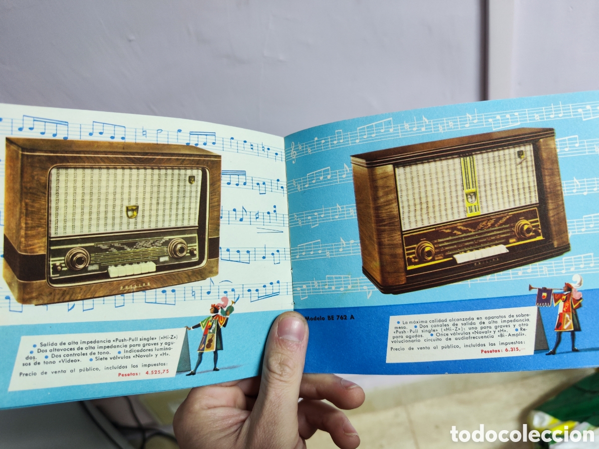 Cat&aacute;logos publicitarios: CATALOGO DE RADIOS Y TOCADISCOS PHILIPS DE 1957 - Foto 4