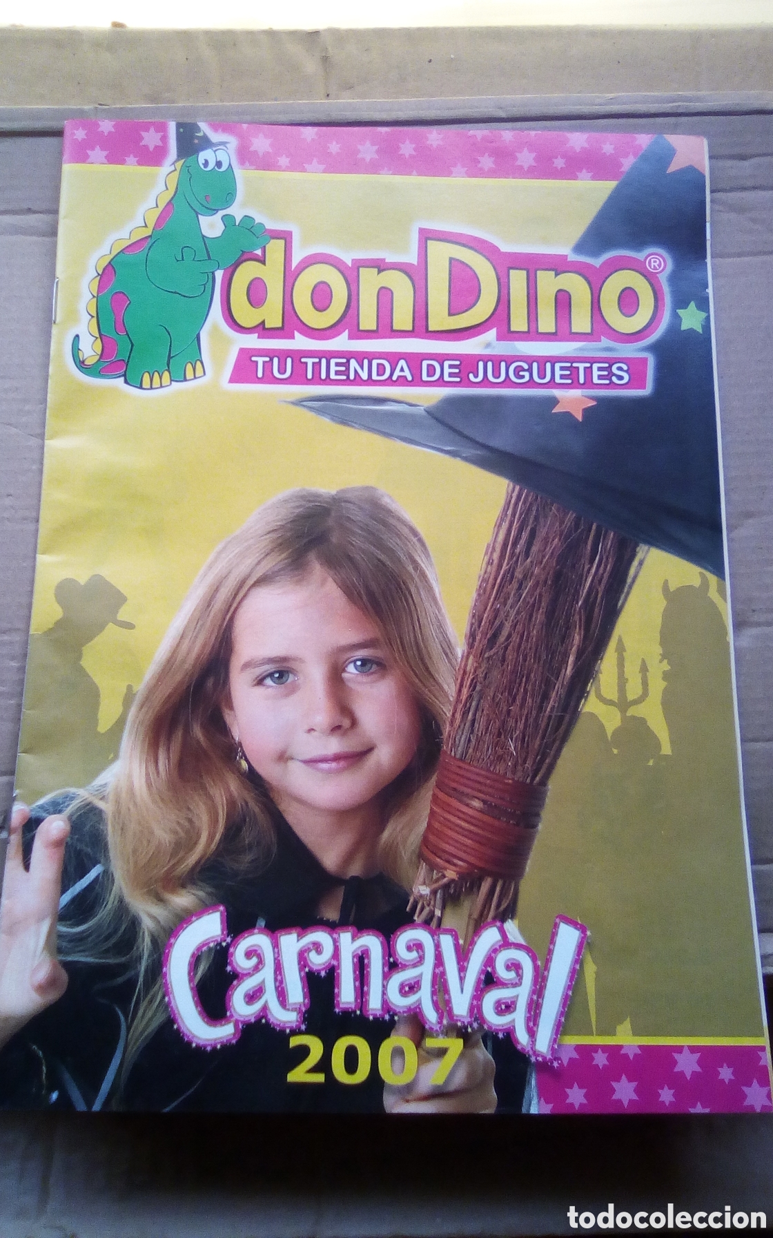 Cat&aacute;logos publicit&aacute;rios: Cat&aacute;logo Don Dino. Disfraces Carnaval 2007. Tiene 36 p&aacute;ginas.