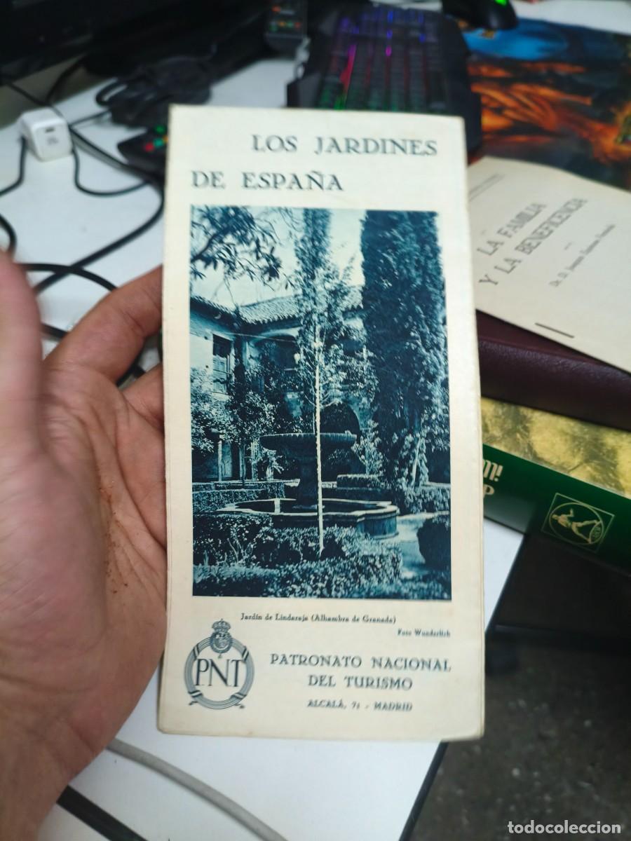 Cat&aacute;logos publicitarios: LOS JARDINES DE ESPA&Ntilde;A. PATRONATO NACIONAL DEL TURISMO. HUECOGRABADO
