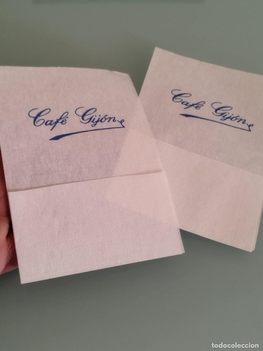 Cat&aacute;logos publicitarios: 2 Servilletas papel del m&iacute;tico Caf&eacute; Gij&oacute;n de Madrid.