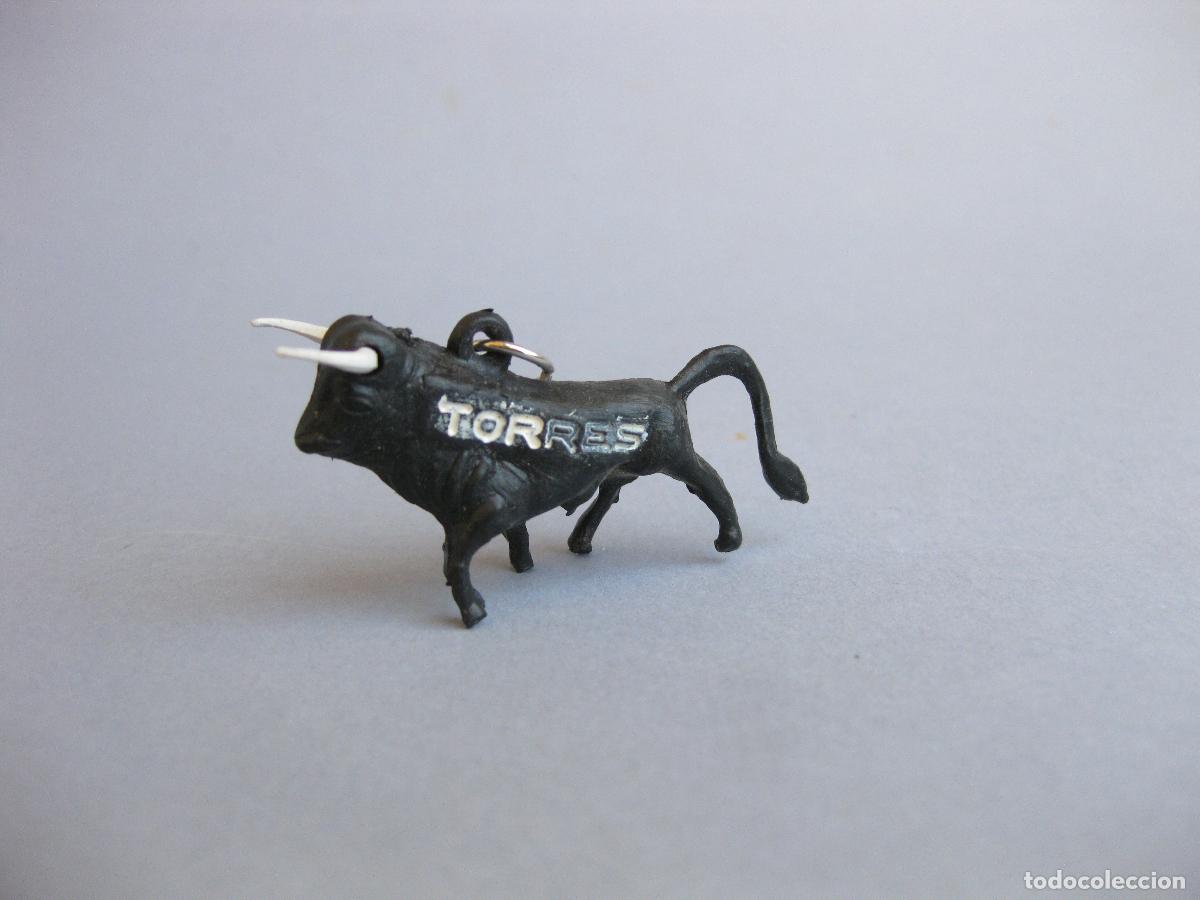 Cat&aacute;logos publicitarios: FIGURA DE PL&Aacute;STICO PUBLICITARIA DEL TORO DE LAS BODEGAS TORRES.